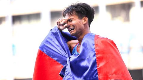 Bất ngờ giành HCV 800m, Chhun Bunthorn thành người hùng của điền kinh Campuchia